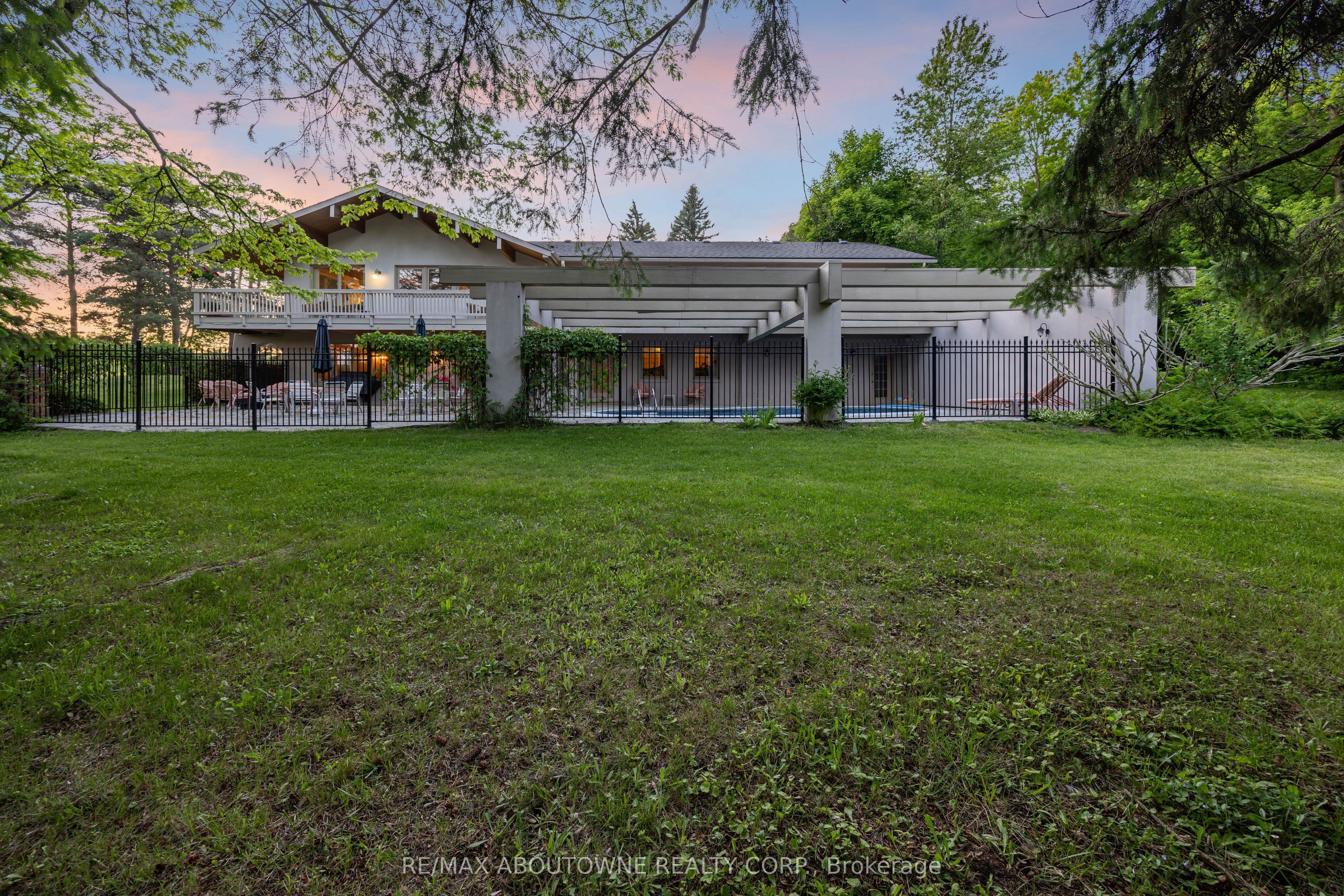 2360 8 Side Road Property Photo 46