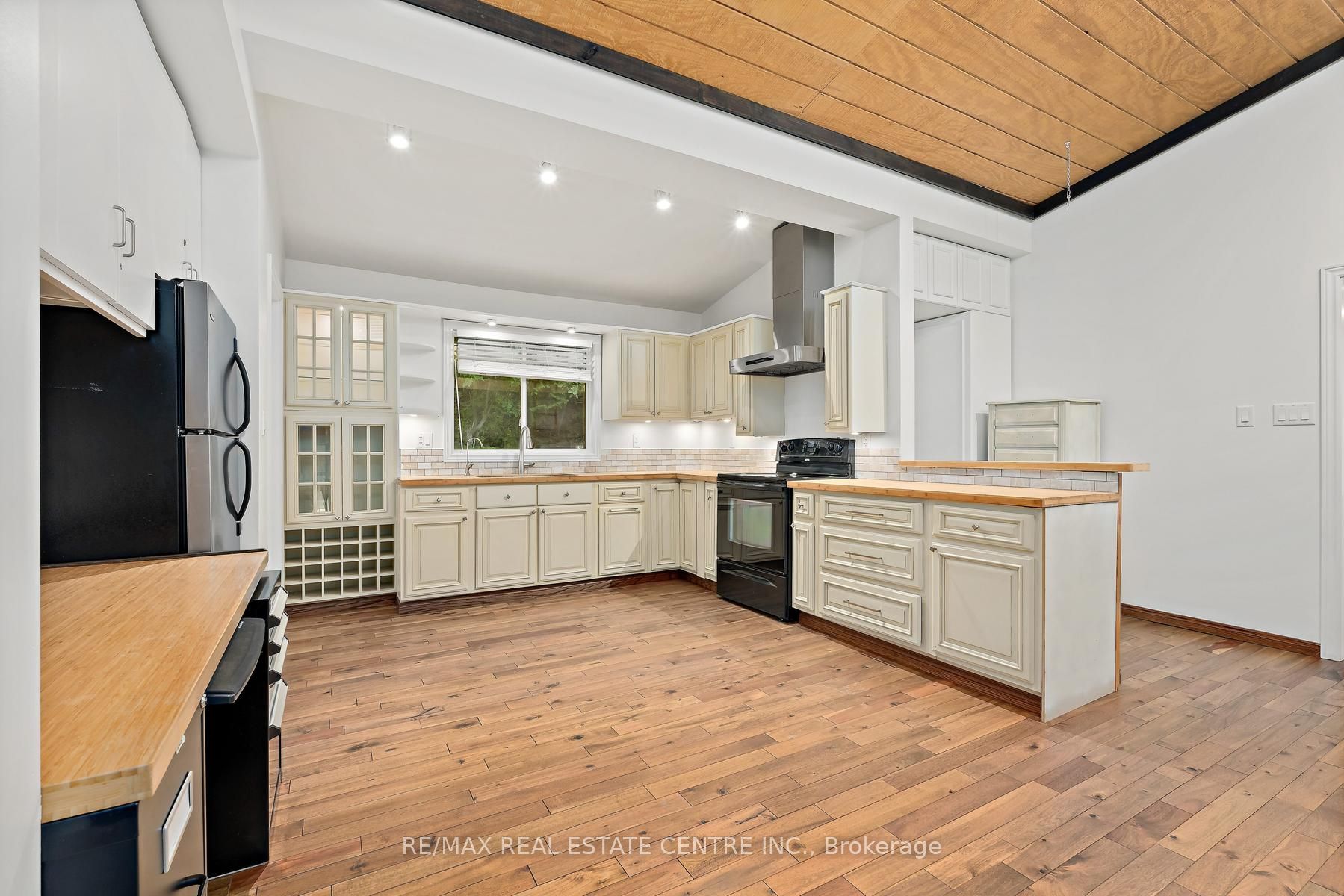 19 Old Pavillion Road Property Photo 8