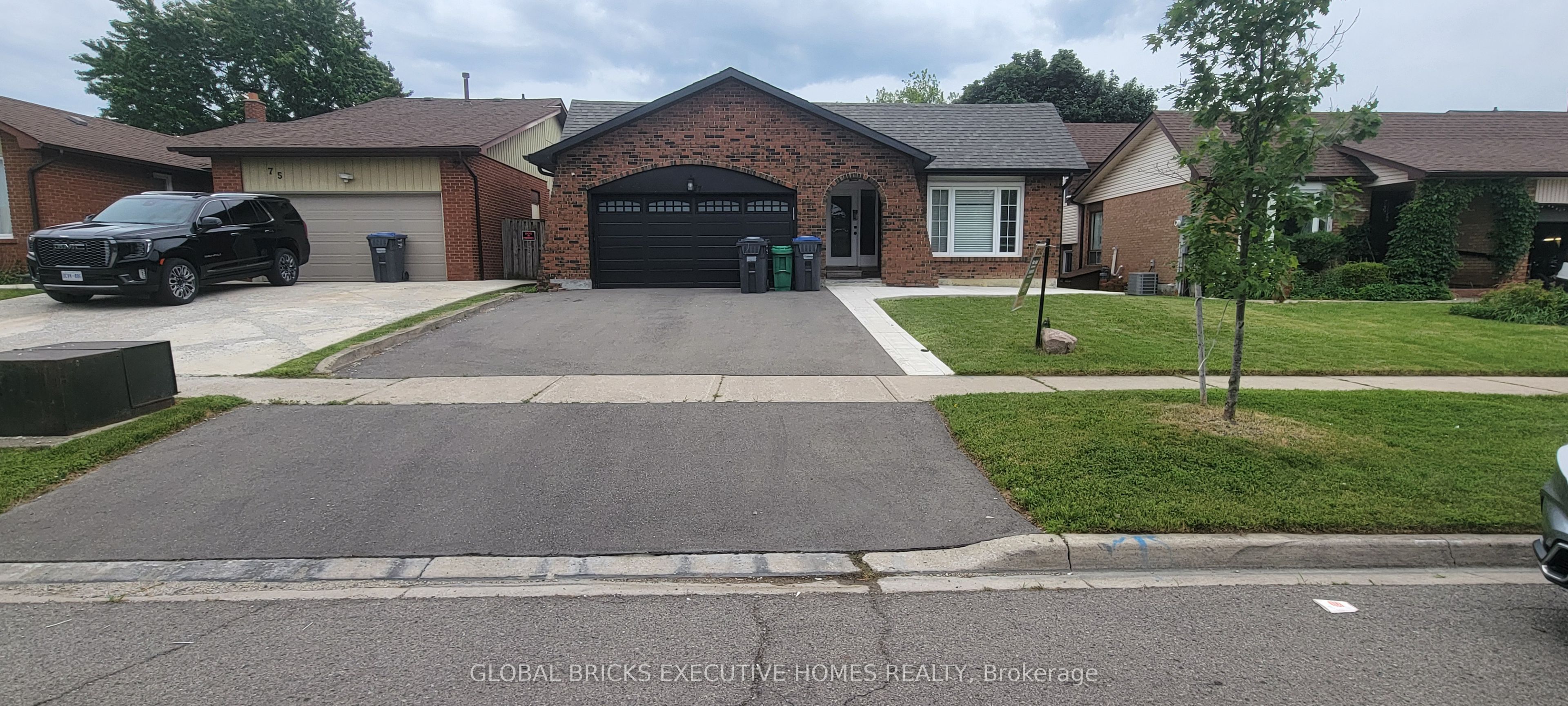 77 Blackthorn Lane Property Photo 2
