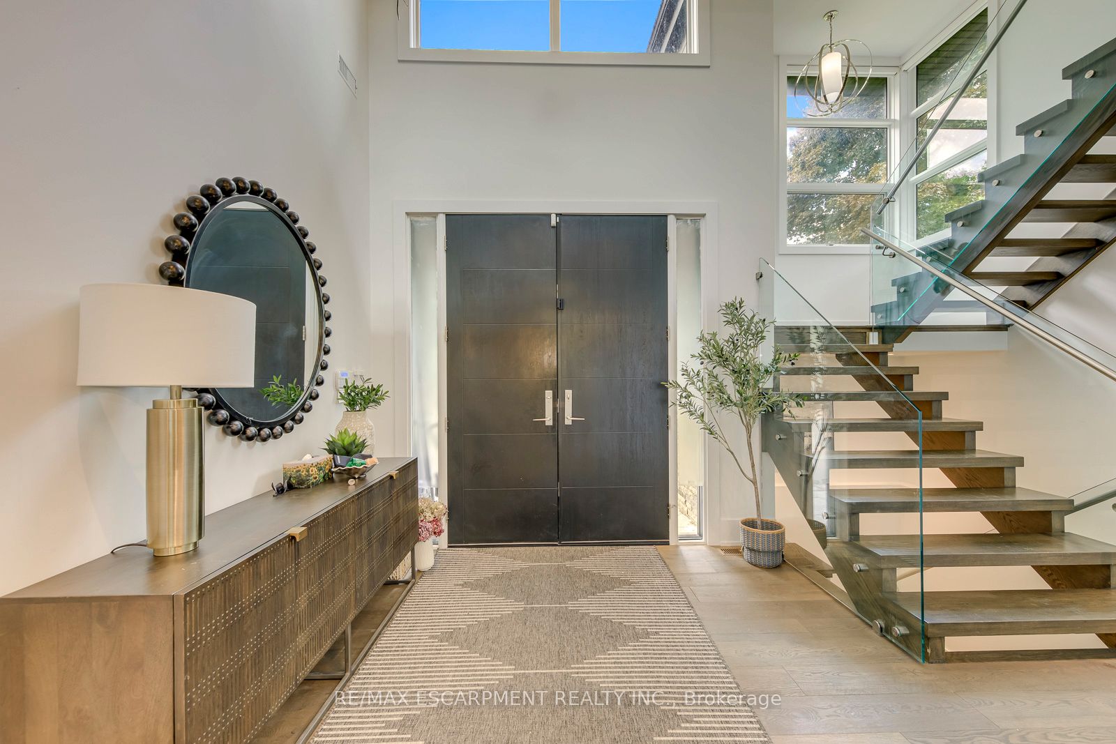 2104 Devon Road Property Photo 4