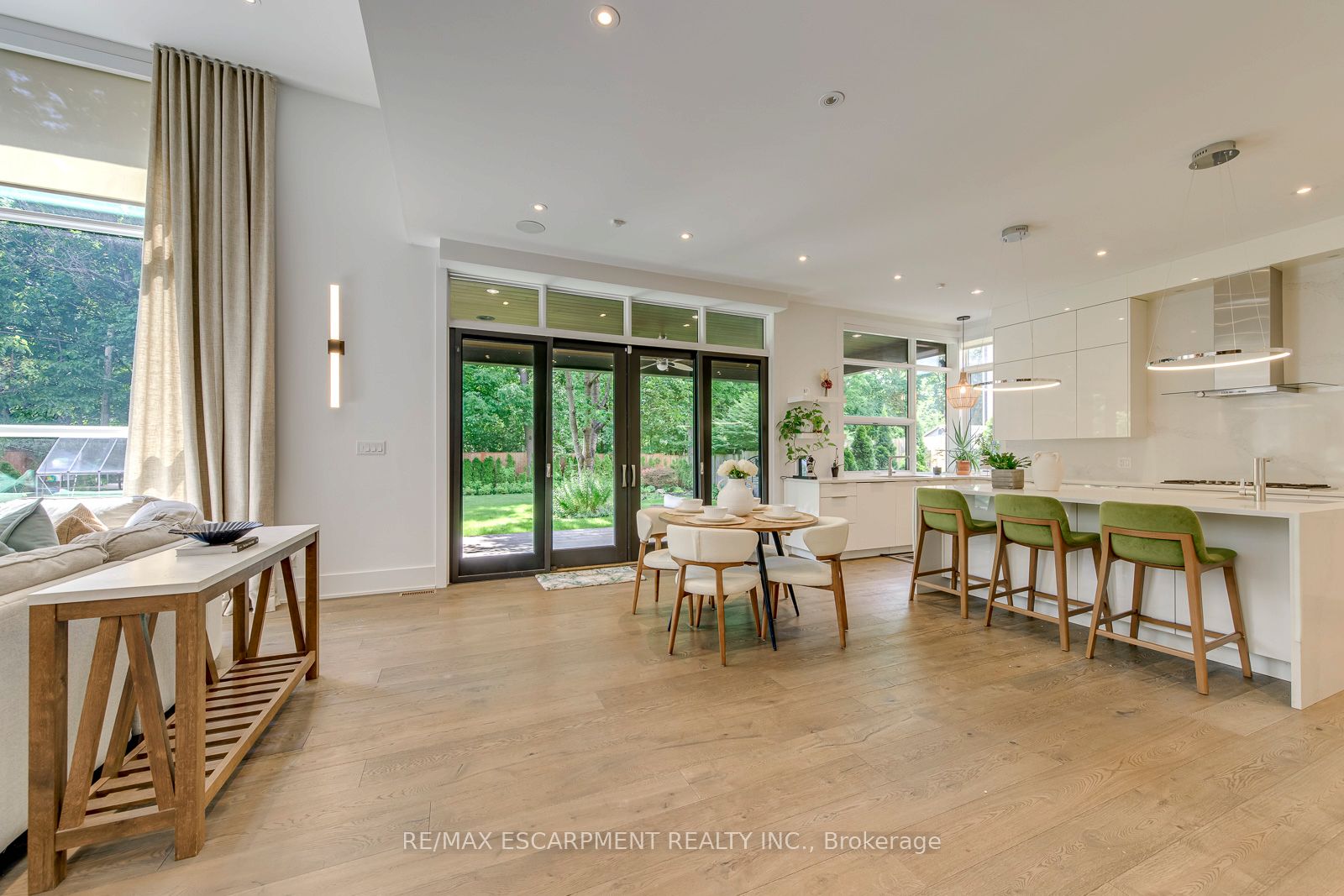 2104 Devon Road Property Photo 8