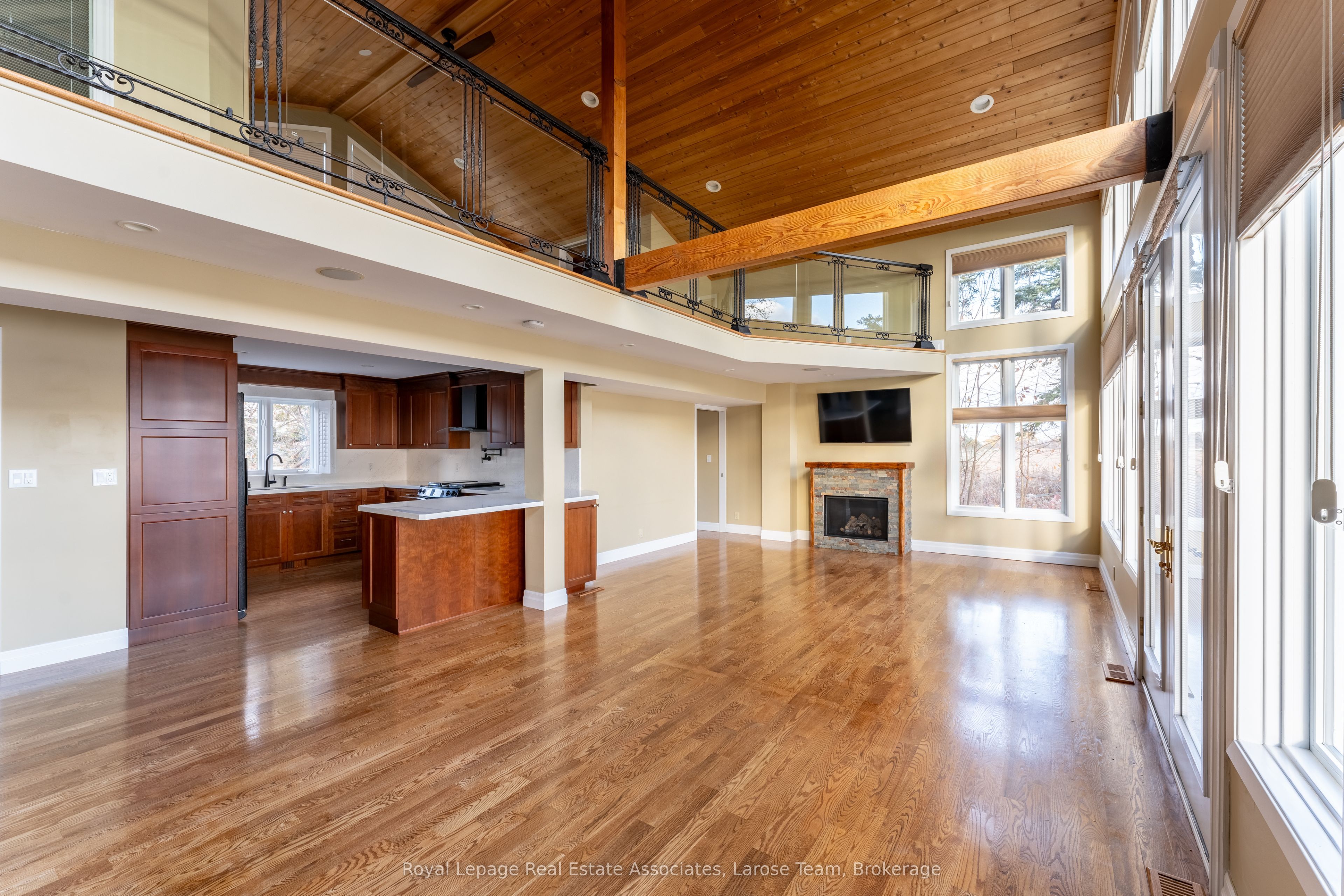 75 Maple Avenue S 4 Property Photo 4