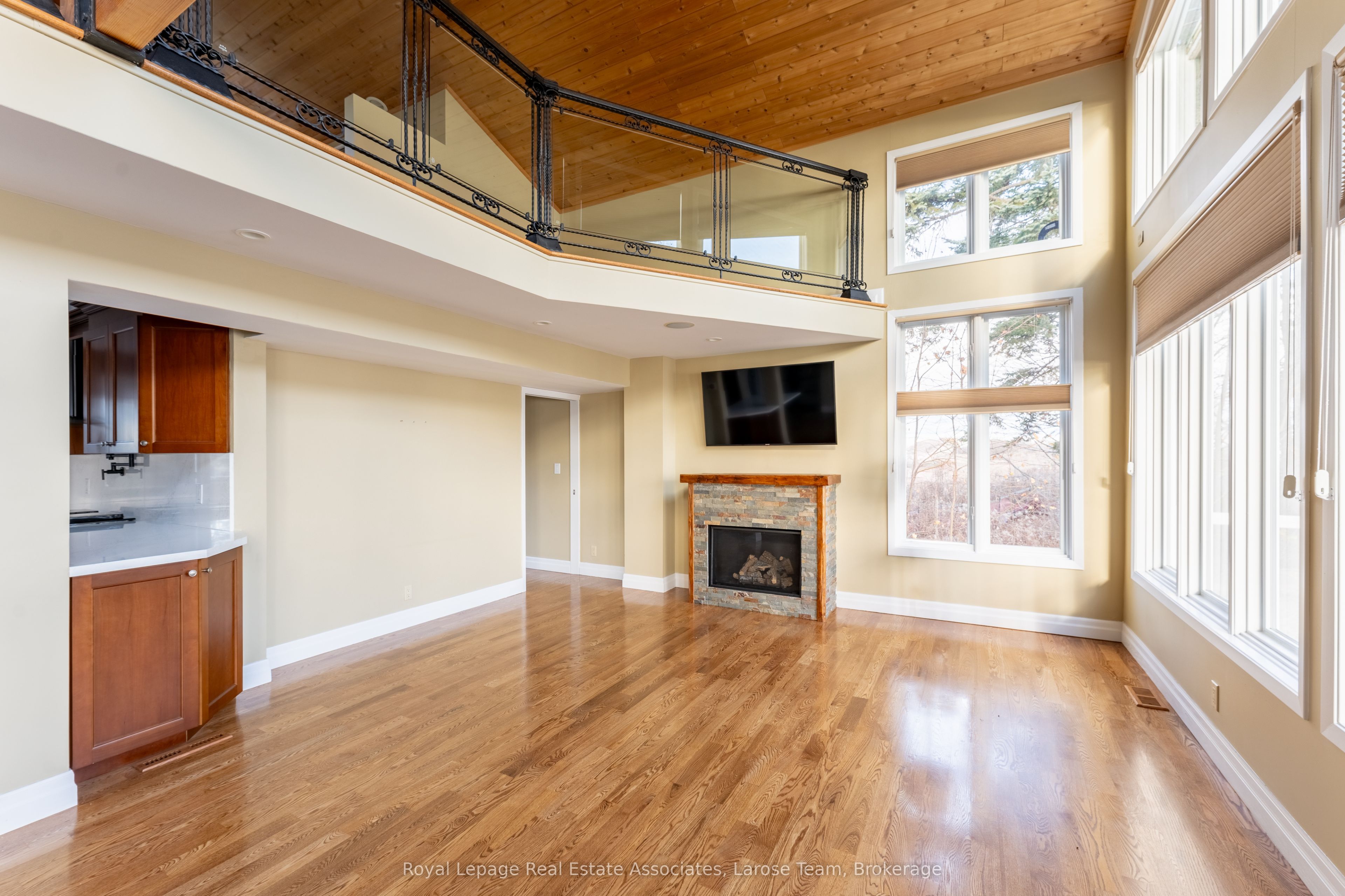 75 Maple Avenue S 4 Property Photo 6