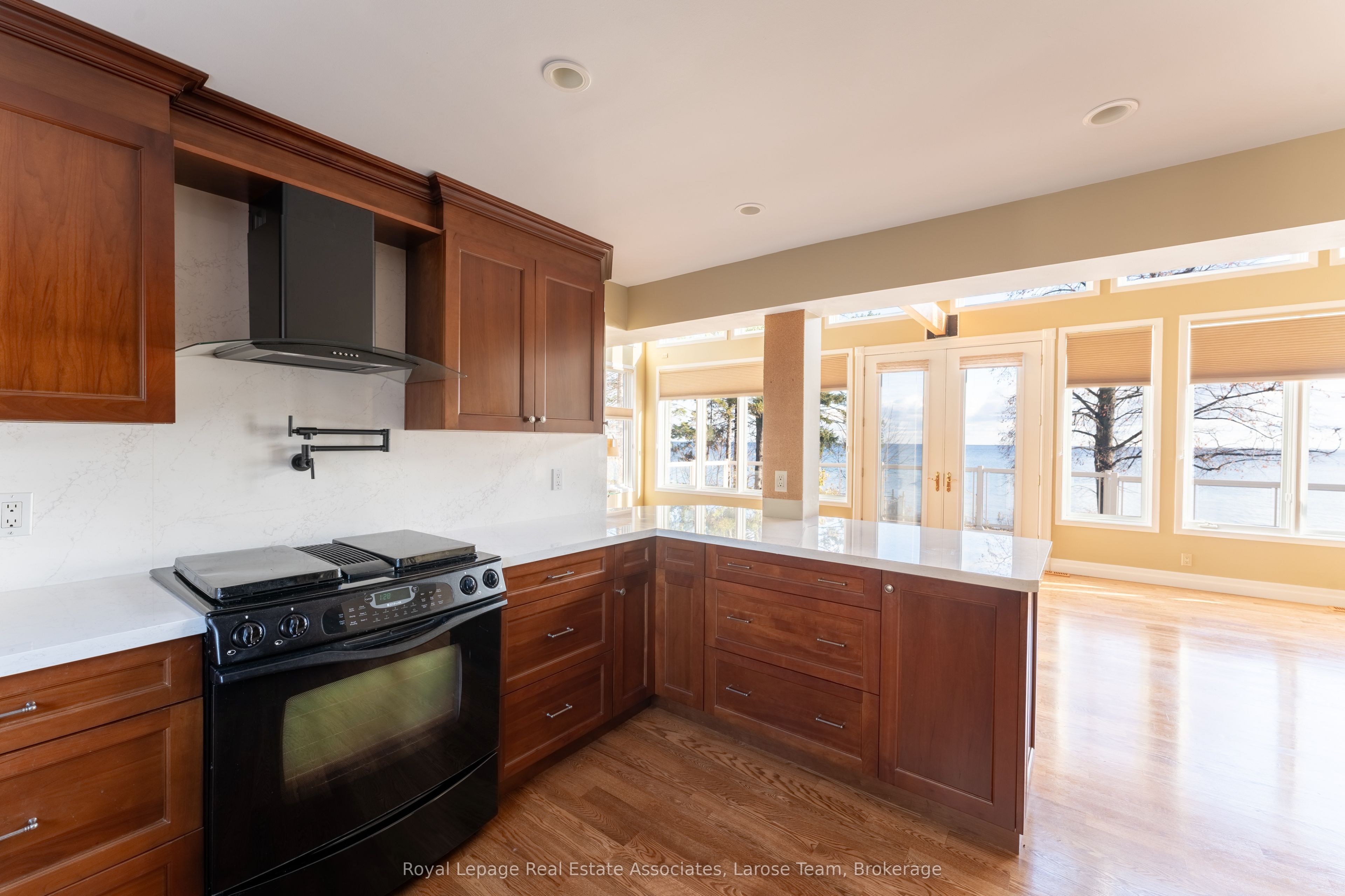 75 Maple Avenue S 4 Property Photo 12