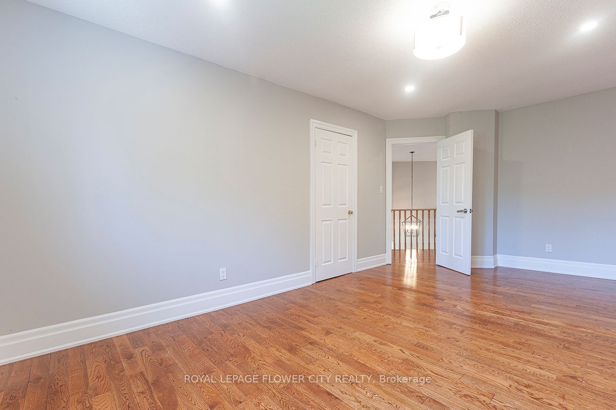 1 St Michaels Crescent Property Photo 28