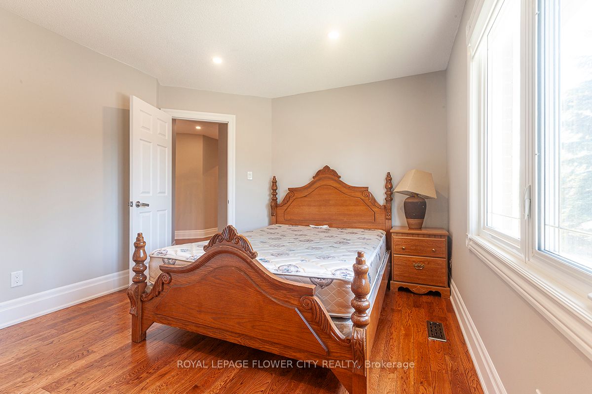 1 St Michaels Crescent Property Photo 34