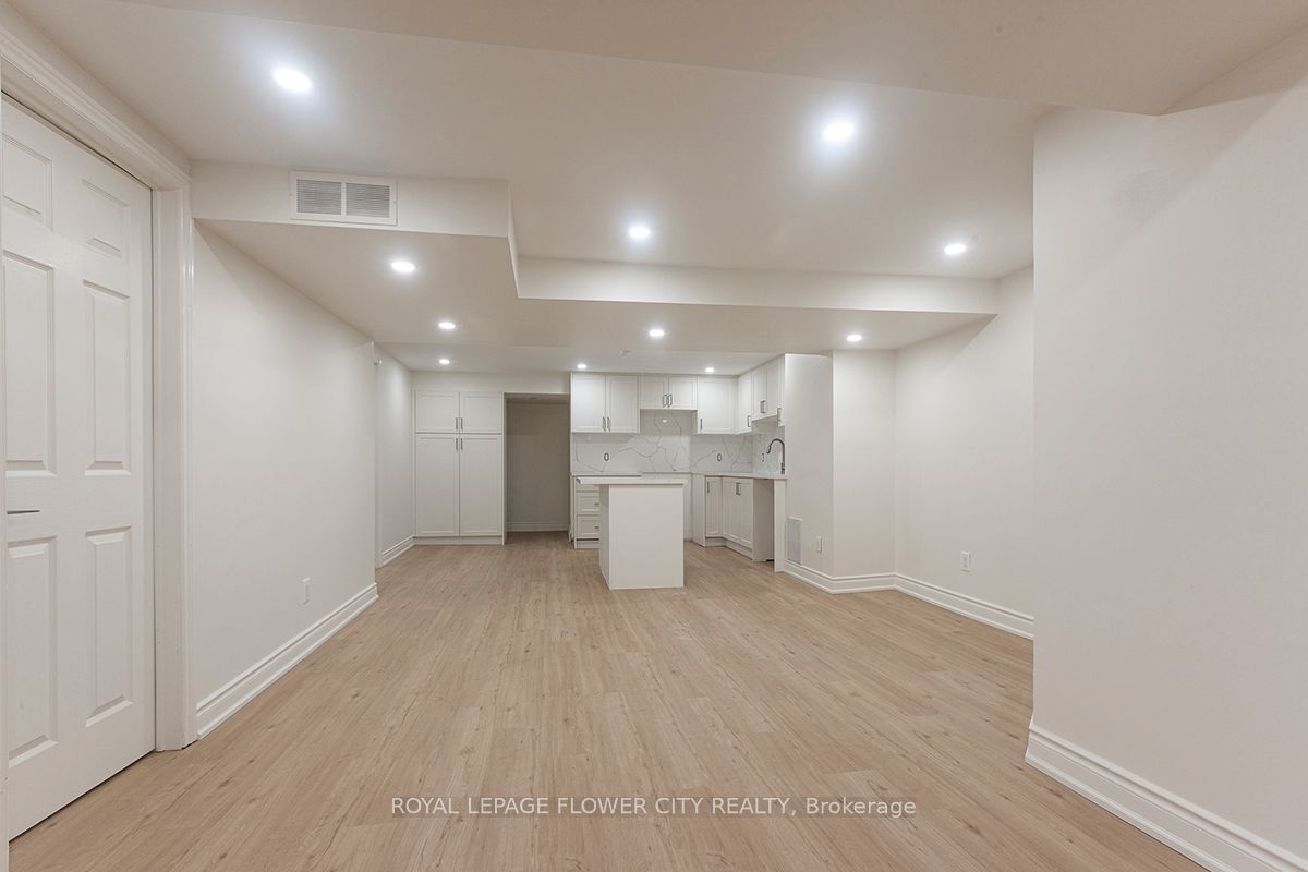 1 St Michaels Crescent Property Photo 38