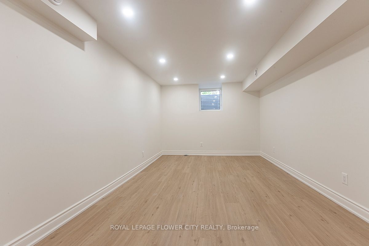 1 St Michaels Crescent Property Photo 43
