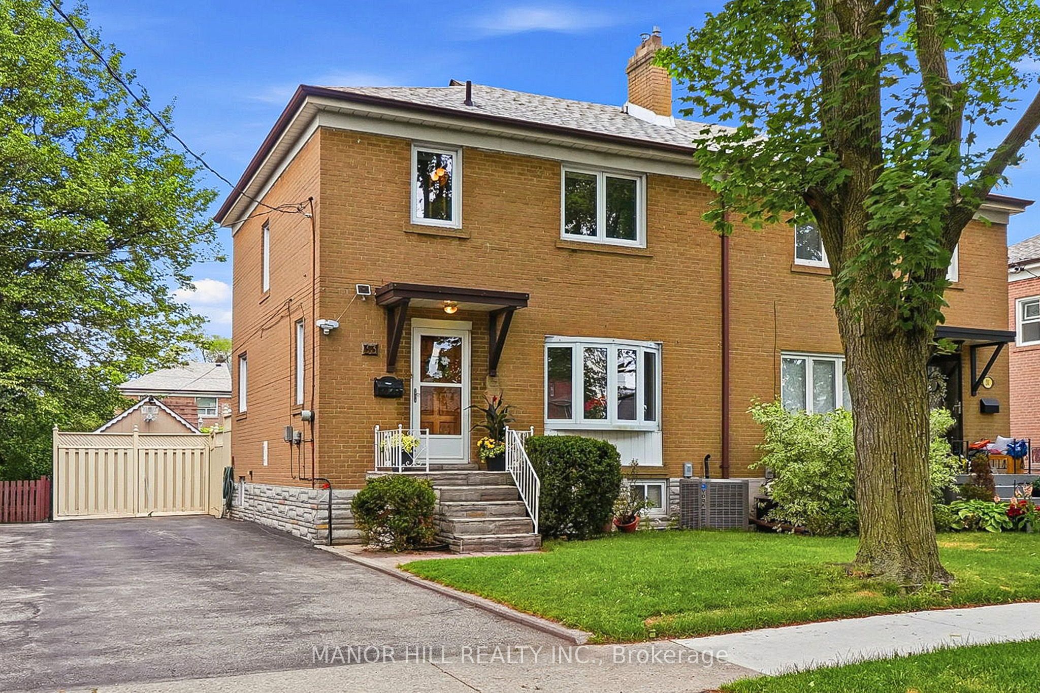 33 Robindale Avenue Property Photo 1