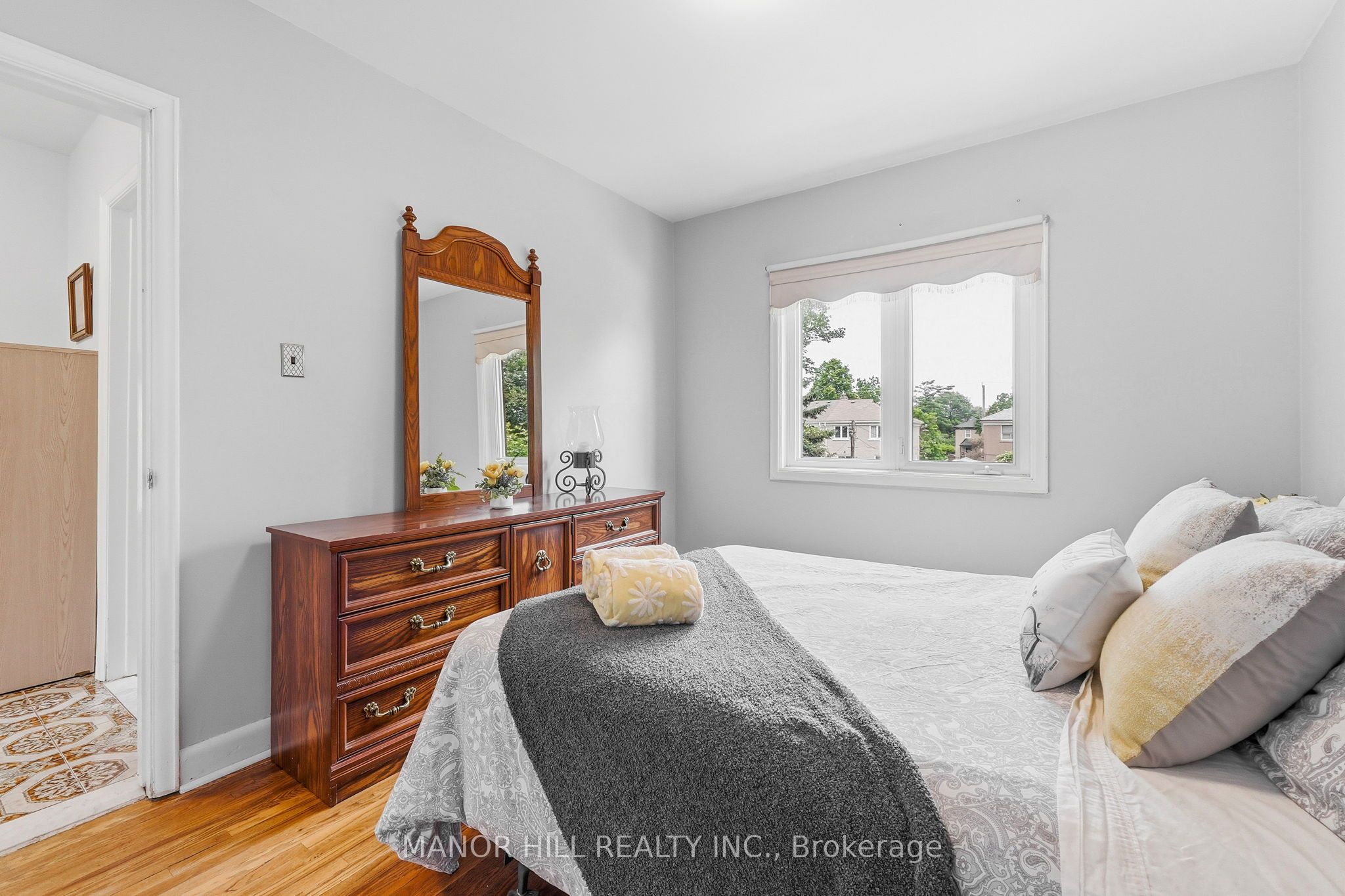 33 Robindale Avenue Property Photo 27