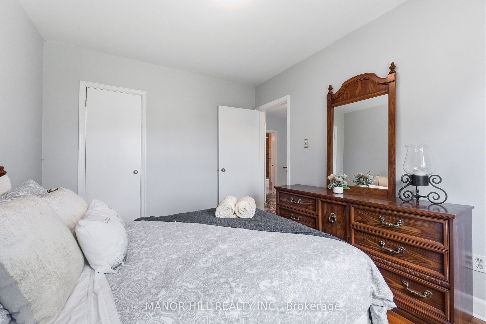 33 Robindale Avenue Property Photo 28