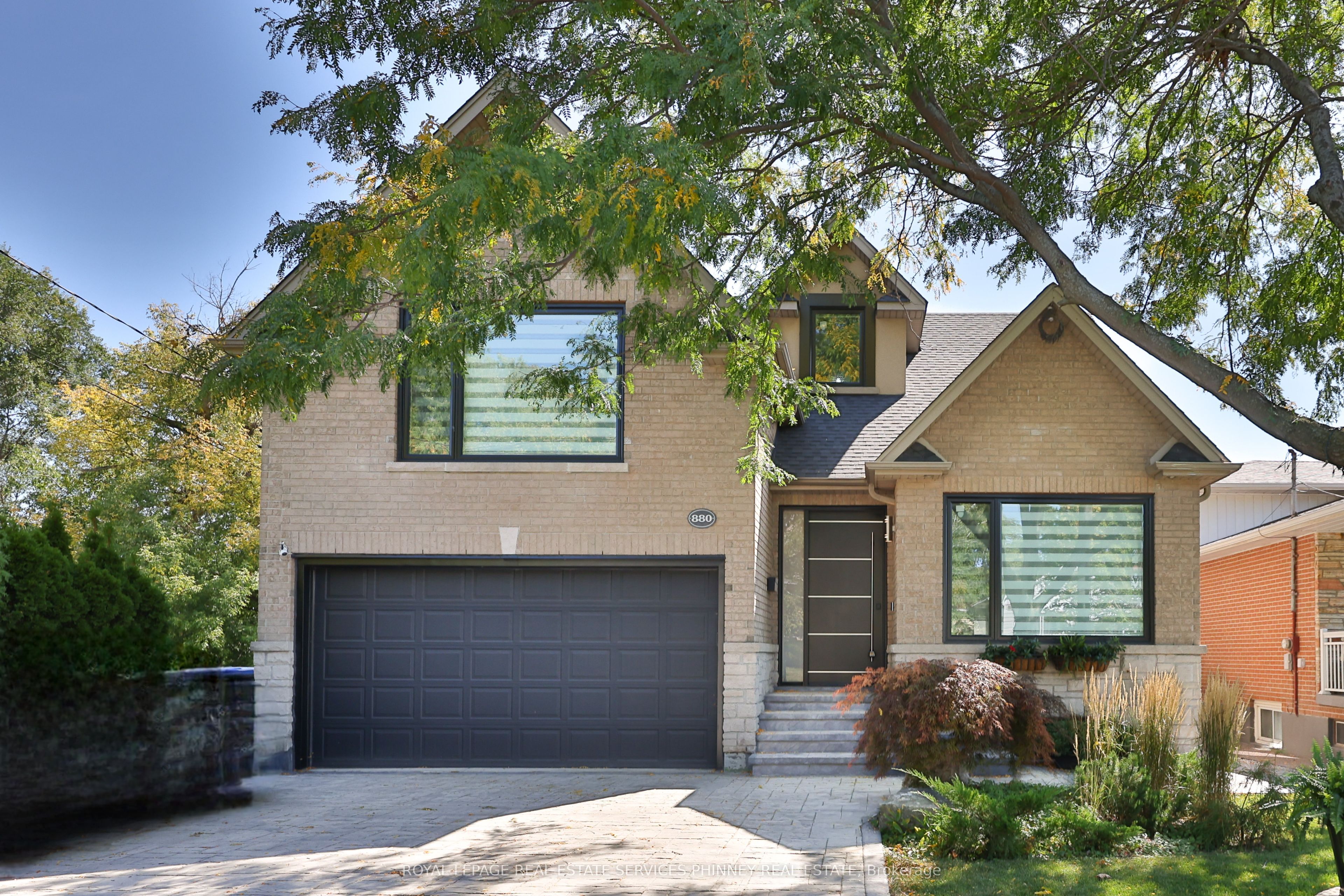 880 6th Street Property Photo 1