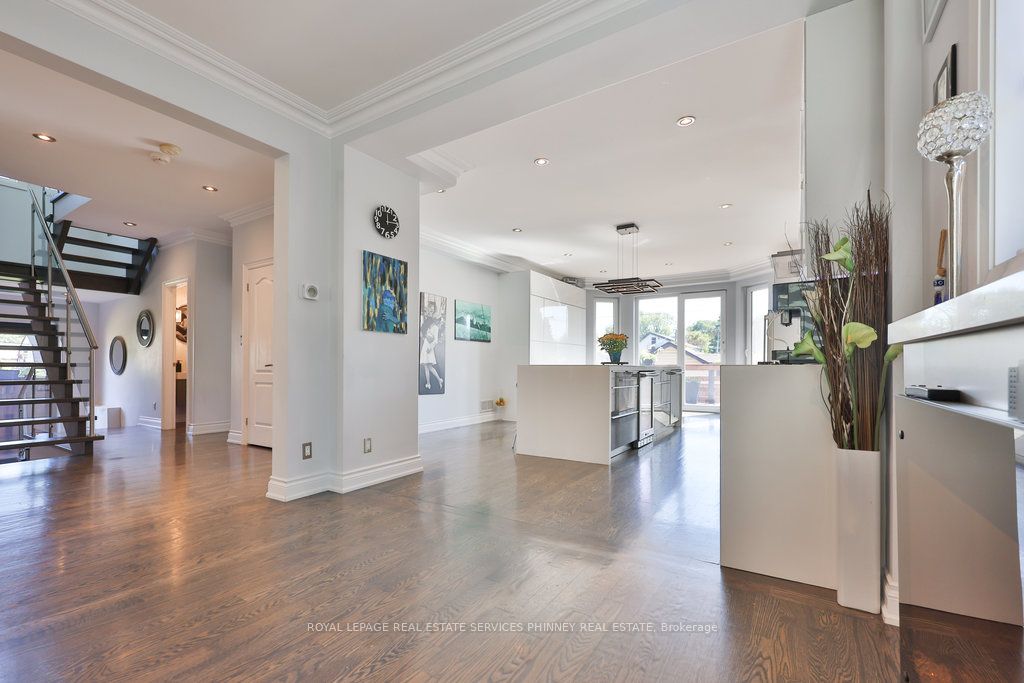 880 6th Street Property Photo 8