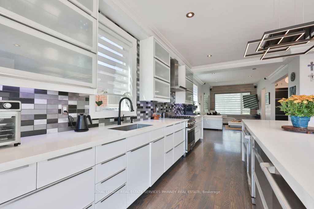 880 6th Street Property Photo 14