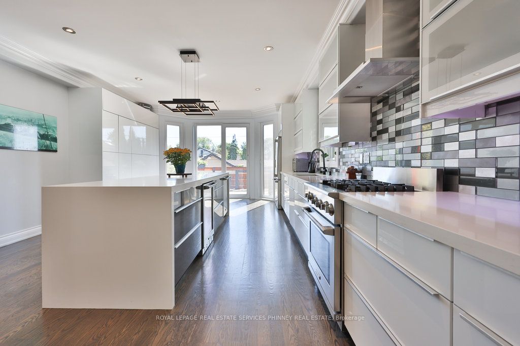 880 6th Street Property Photo 15