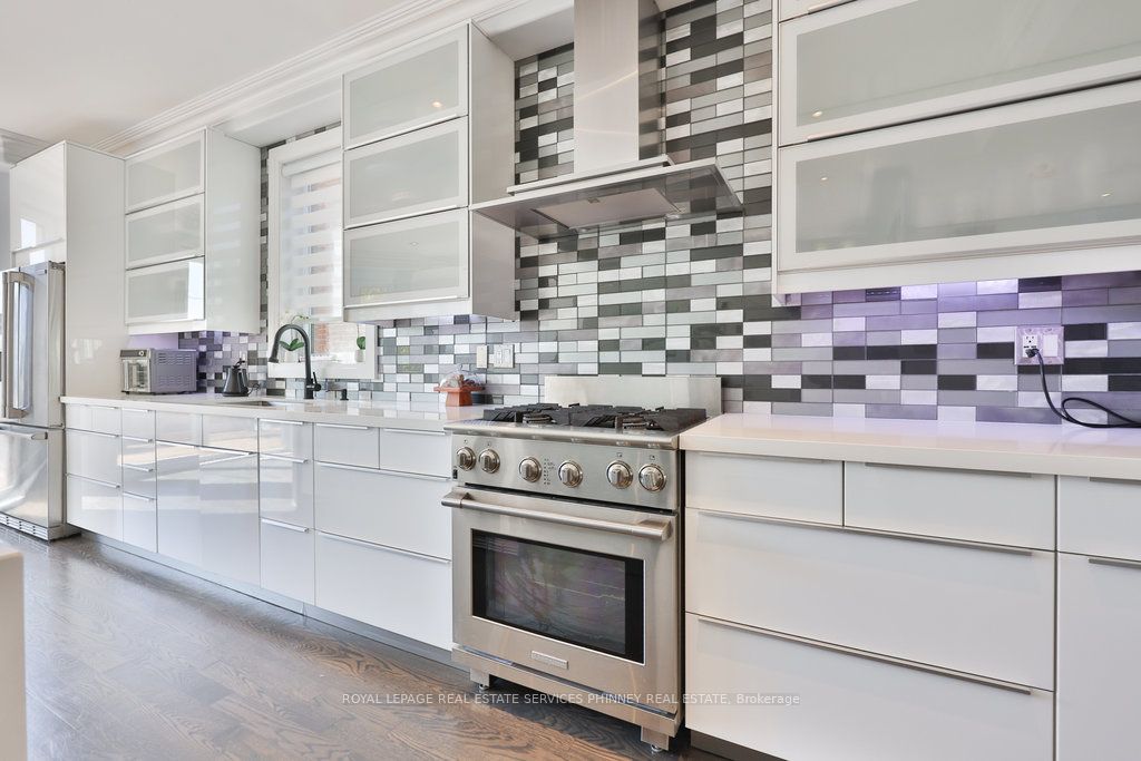 880 6th Street Property Photo 16