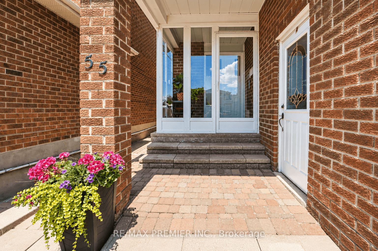 55 Deerpark Crescent Property Photo 2