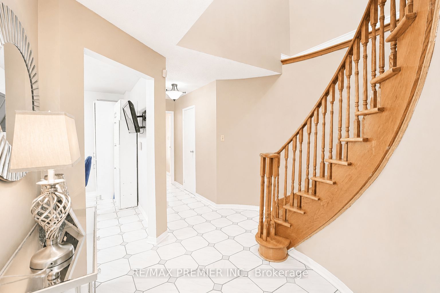 55 Deerpark Crescent Property Photo 6