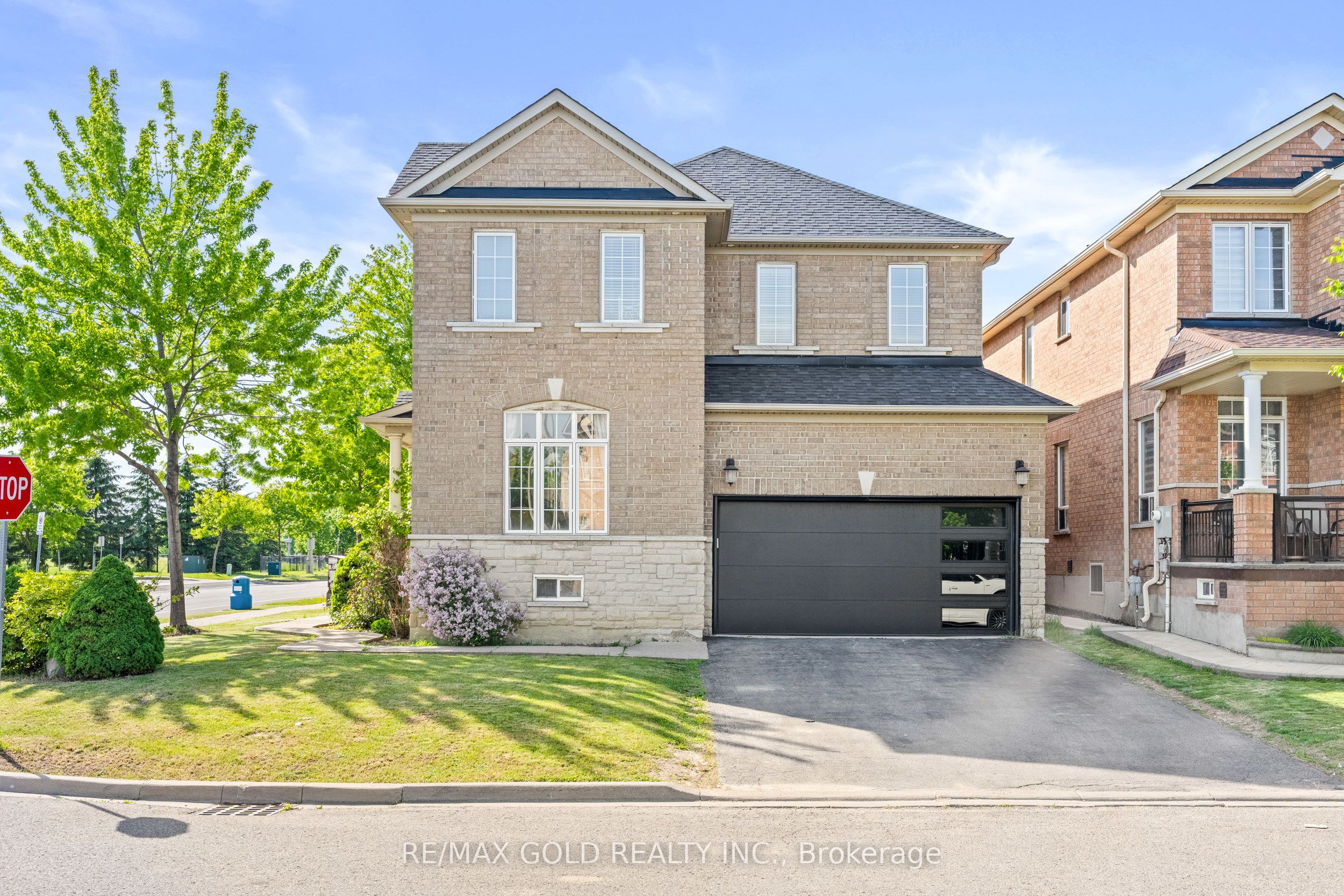 261 Mountainash Road Property Photo 1