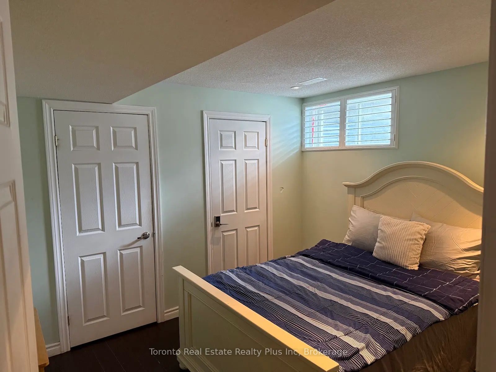 4 Paddington Road Bsmt Property Photo 7