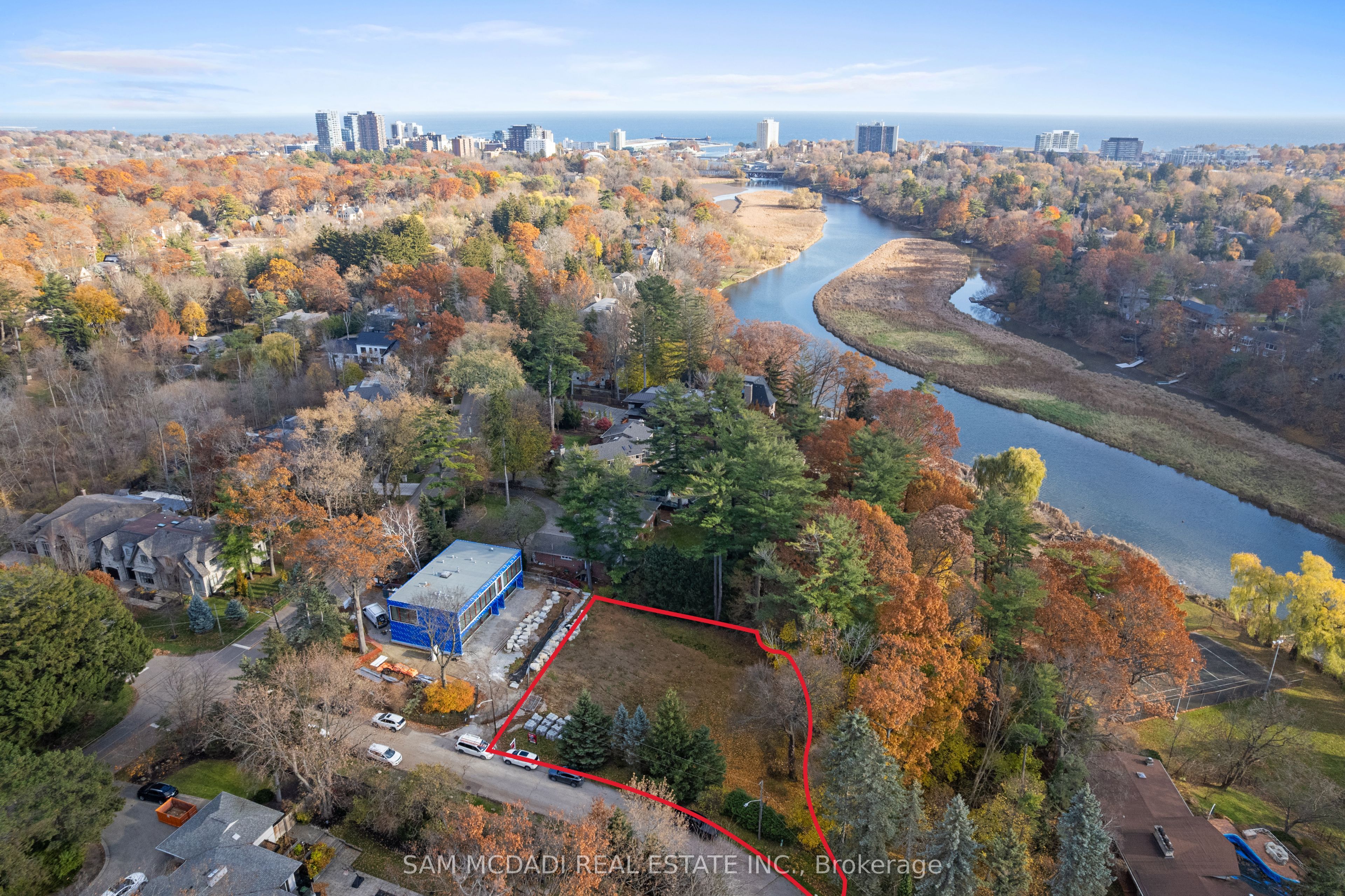 1470 Pinetree Crescent Property Photo 1