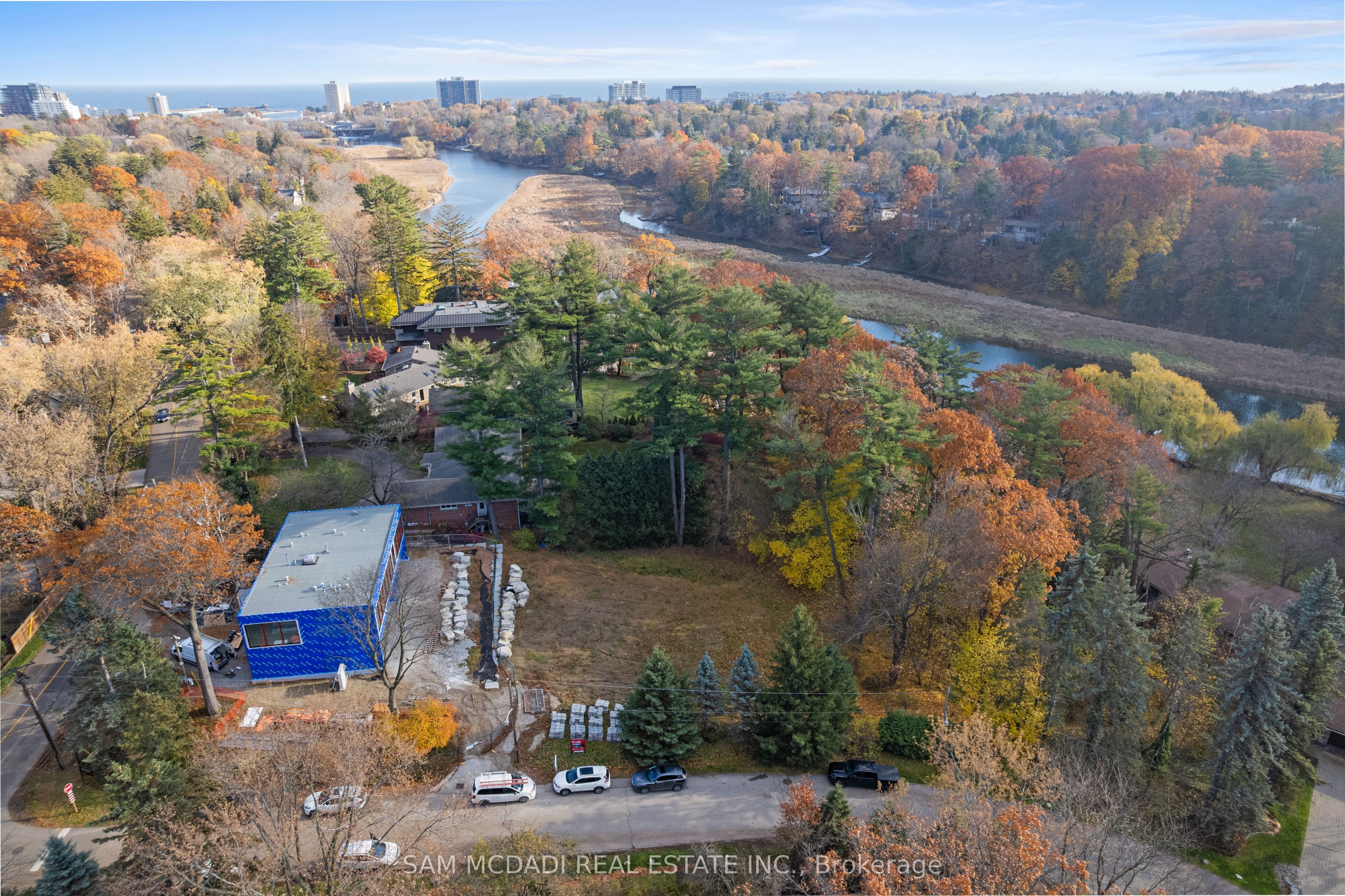 1470 Pinetree Crescent Property Photo 11