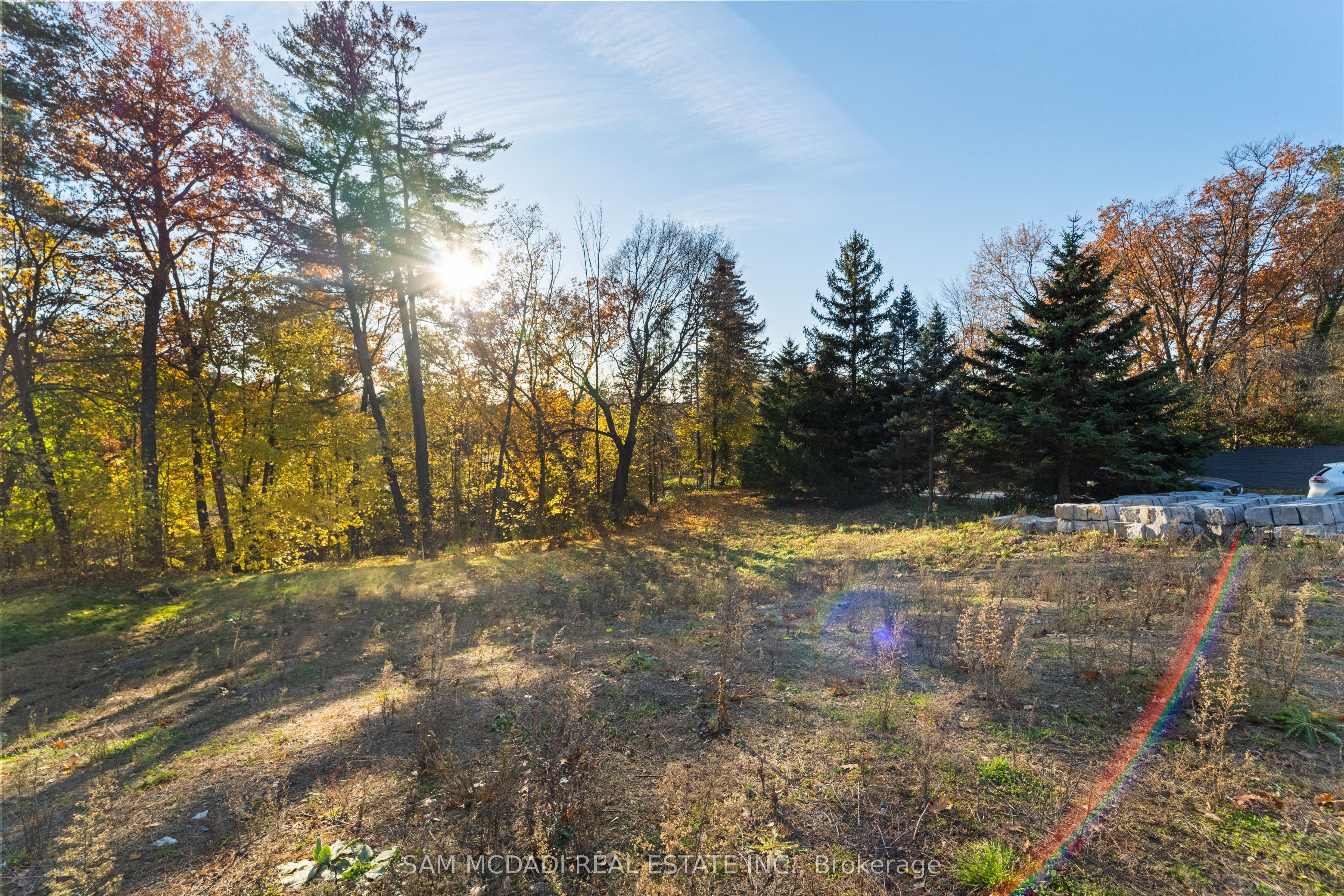 1470 Pinetree Crescent Property Photo 19
