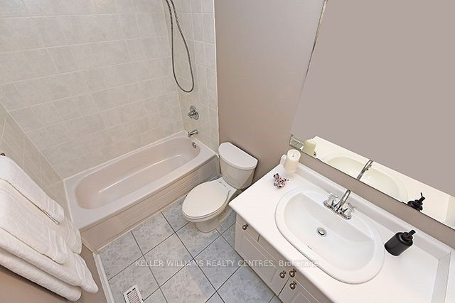1681 Stover Crescent Property Photo 12