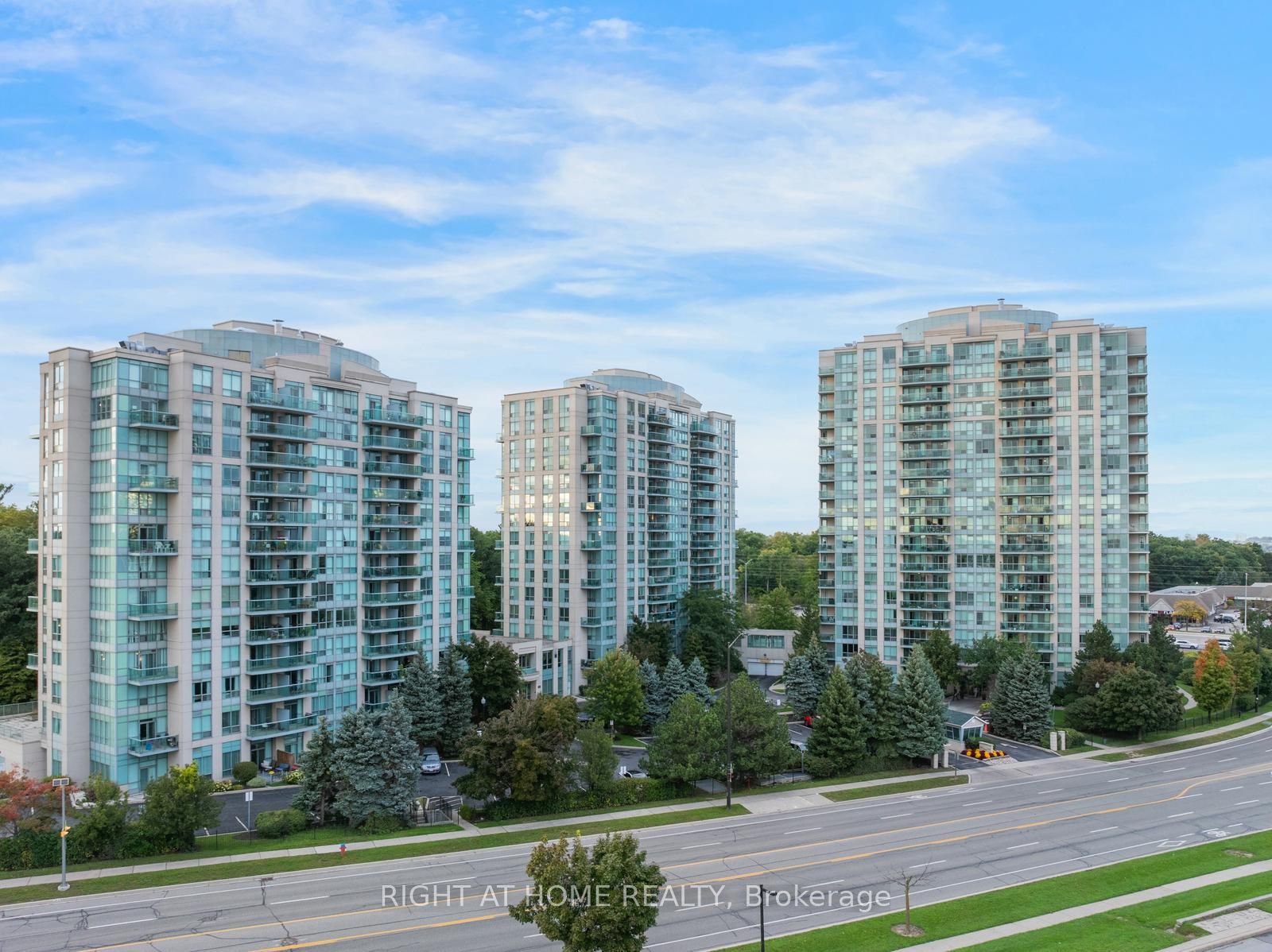2565 Erin Centre Boulevard 1509 Property Photo 2
