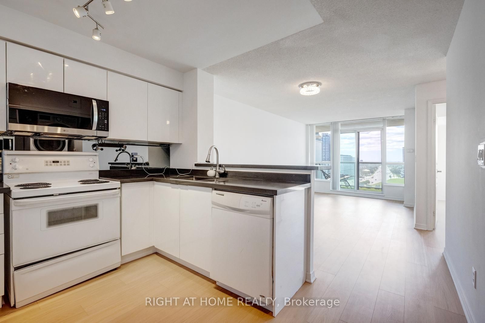 2565 Erin Centre Boulevard 1509 Property Photo 6