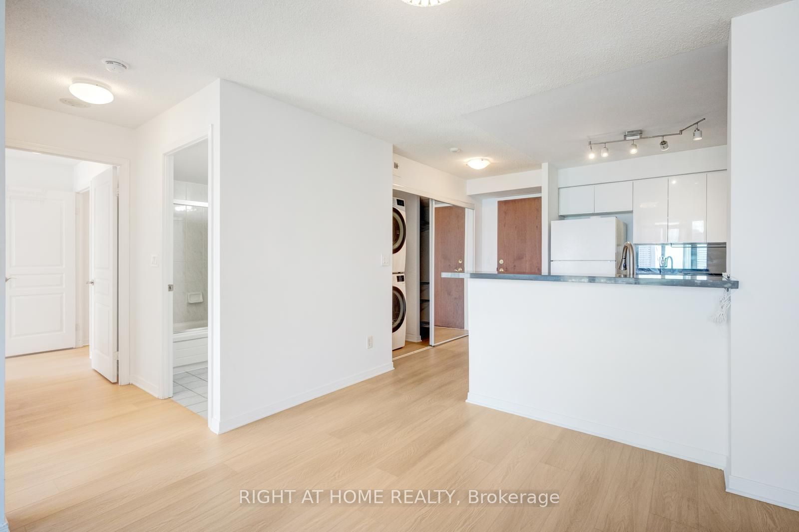 2565 Erin Centre Boulevard 1509 Property Photo 9