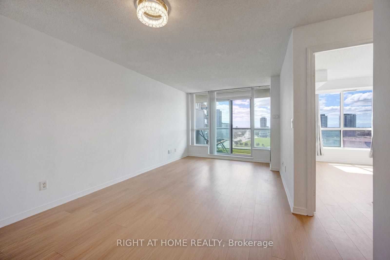 2565 Erin Centre Boulevard 1509 Property Photo 11