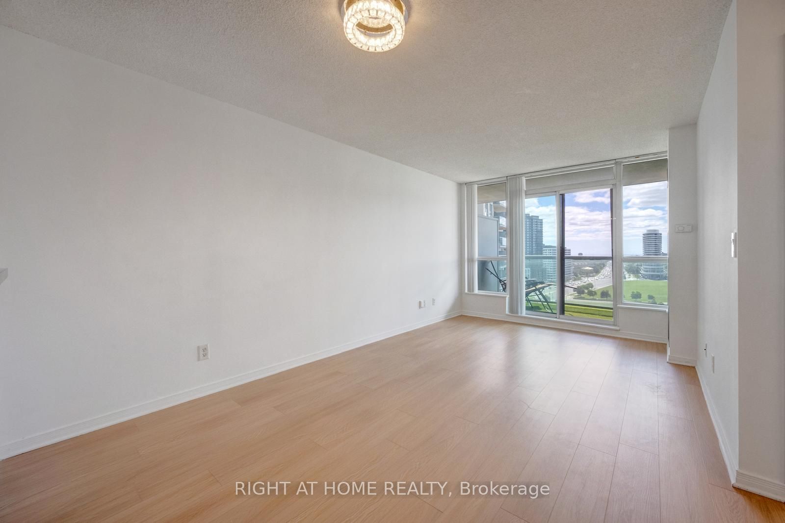 2565 Erin Centre Boulevard 1509 Property Photo 12