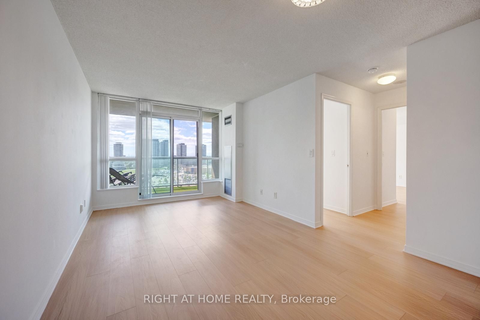 2565 Erin Centre Boulevard 1509 Property Photo 13