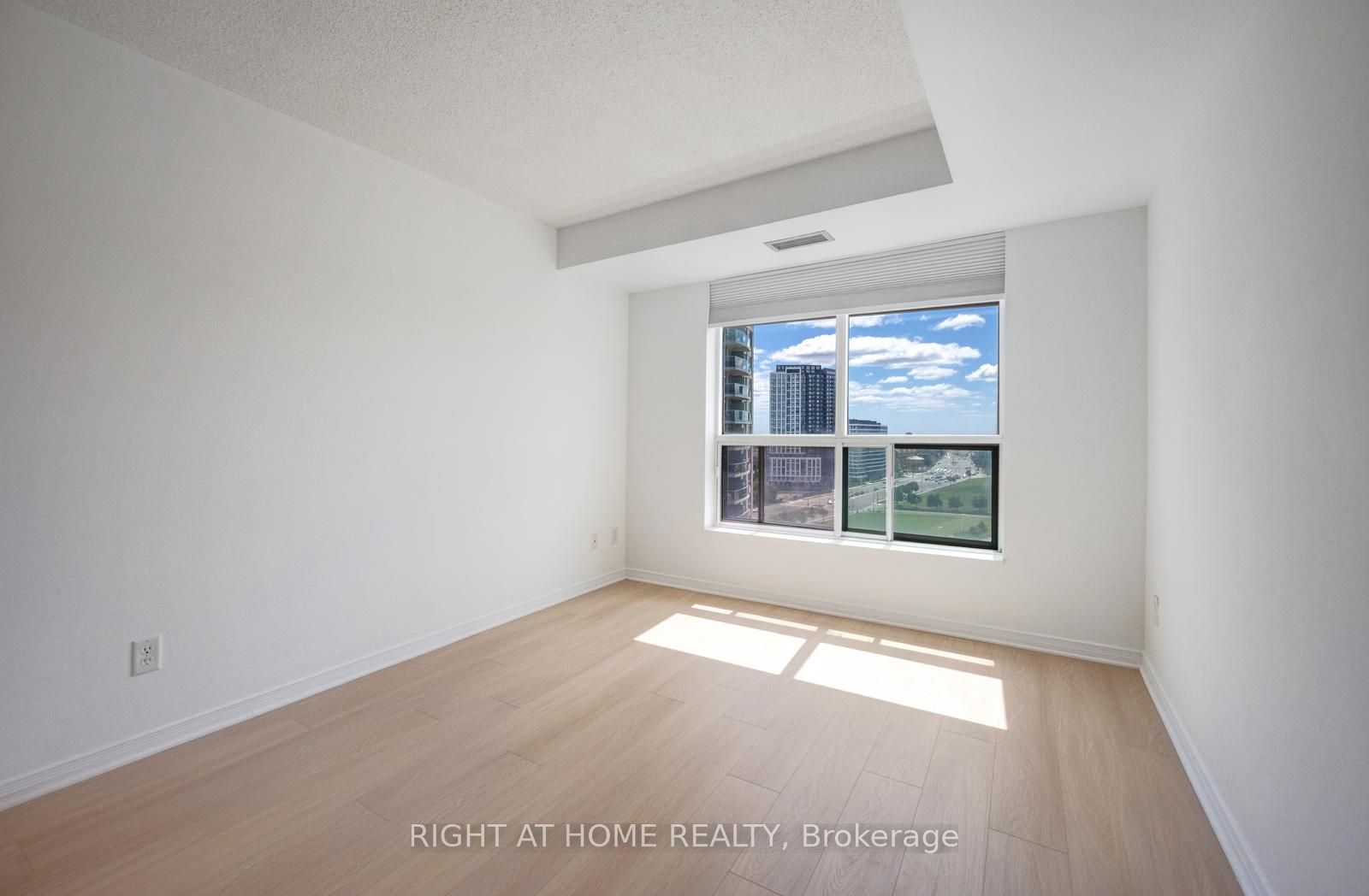 2565 Erin Centre Boulevard 1509 Property Photo 16
