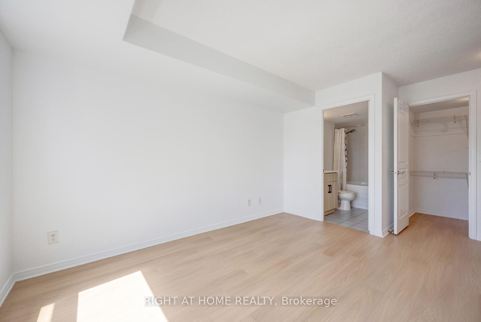 2565 Erin Centre Boulevard 1509 Property Photo 17