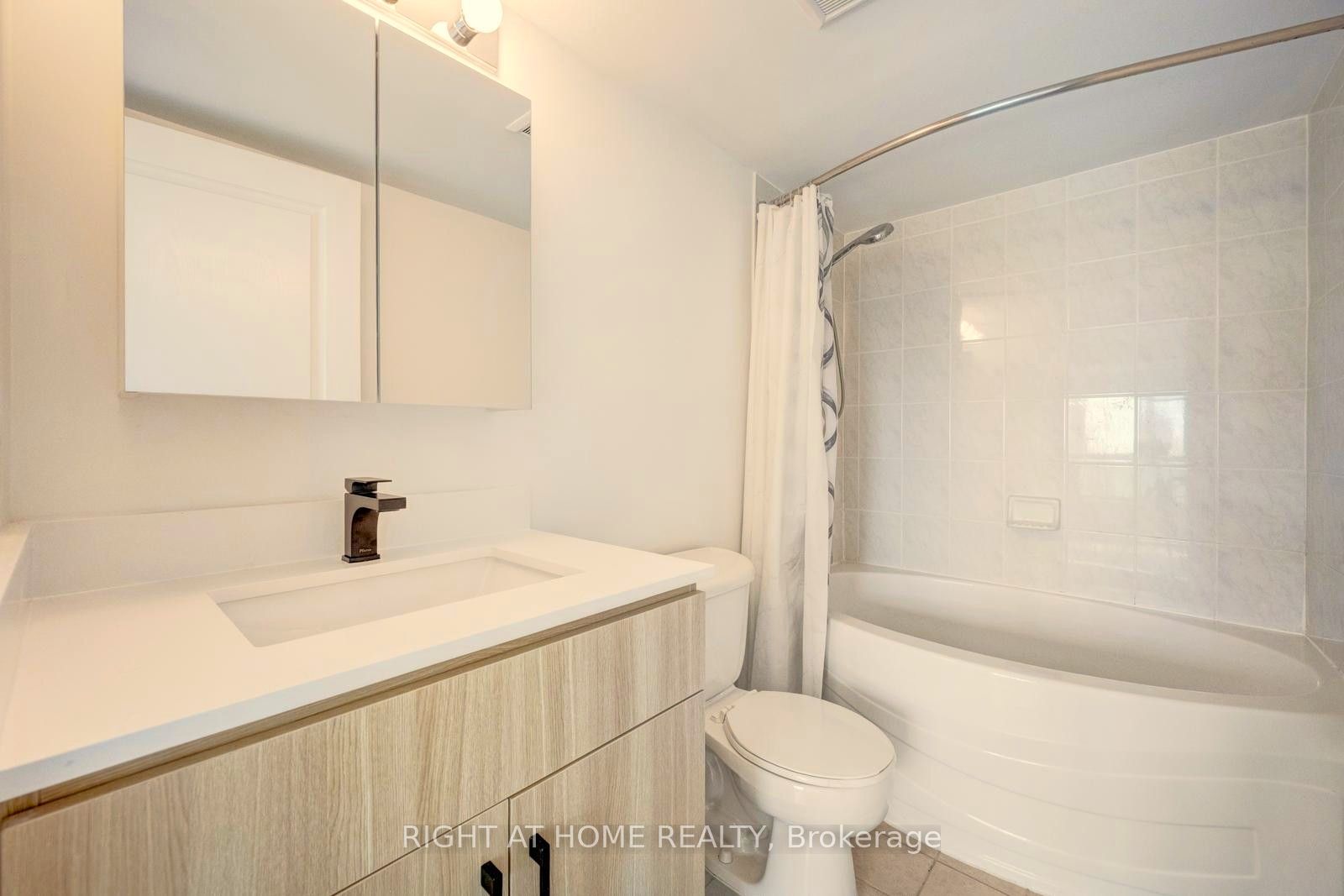 2565 Erin Centre Boulevard 1509 Property Photo 18