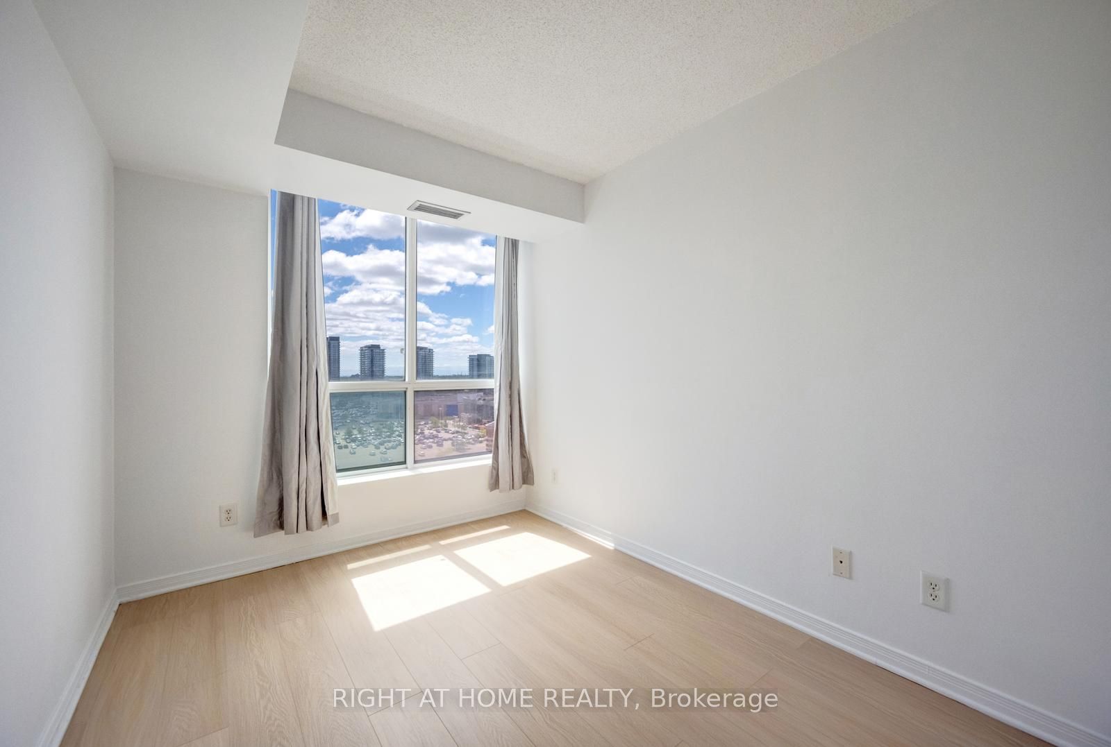2565 Erin Centre Boulevard 1509 Property Photo 19