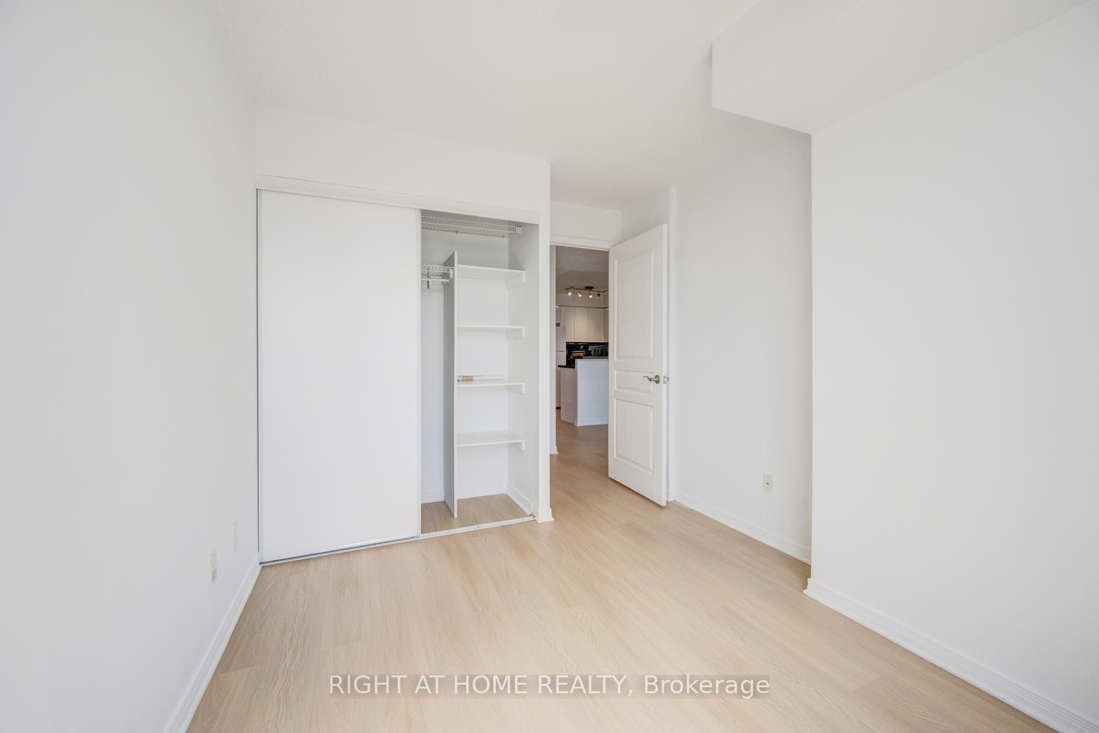 2565 Erin Centre Boulevard 1509 Property Photo 20