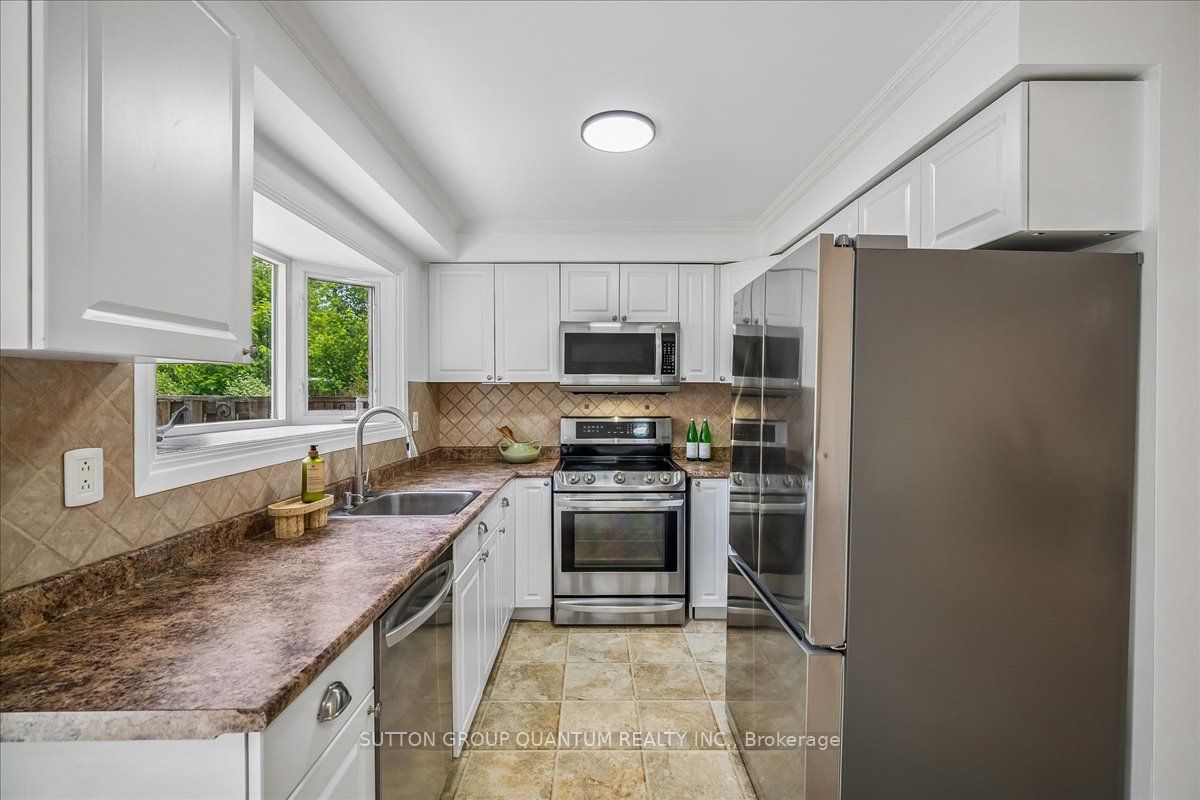 1023 Runnymead Crescent Property Photo 11