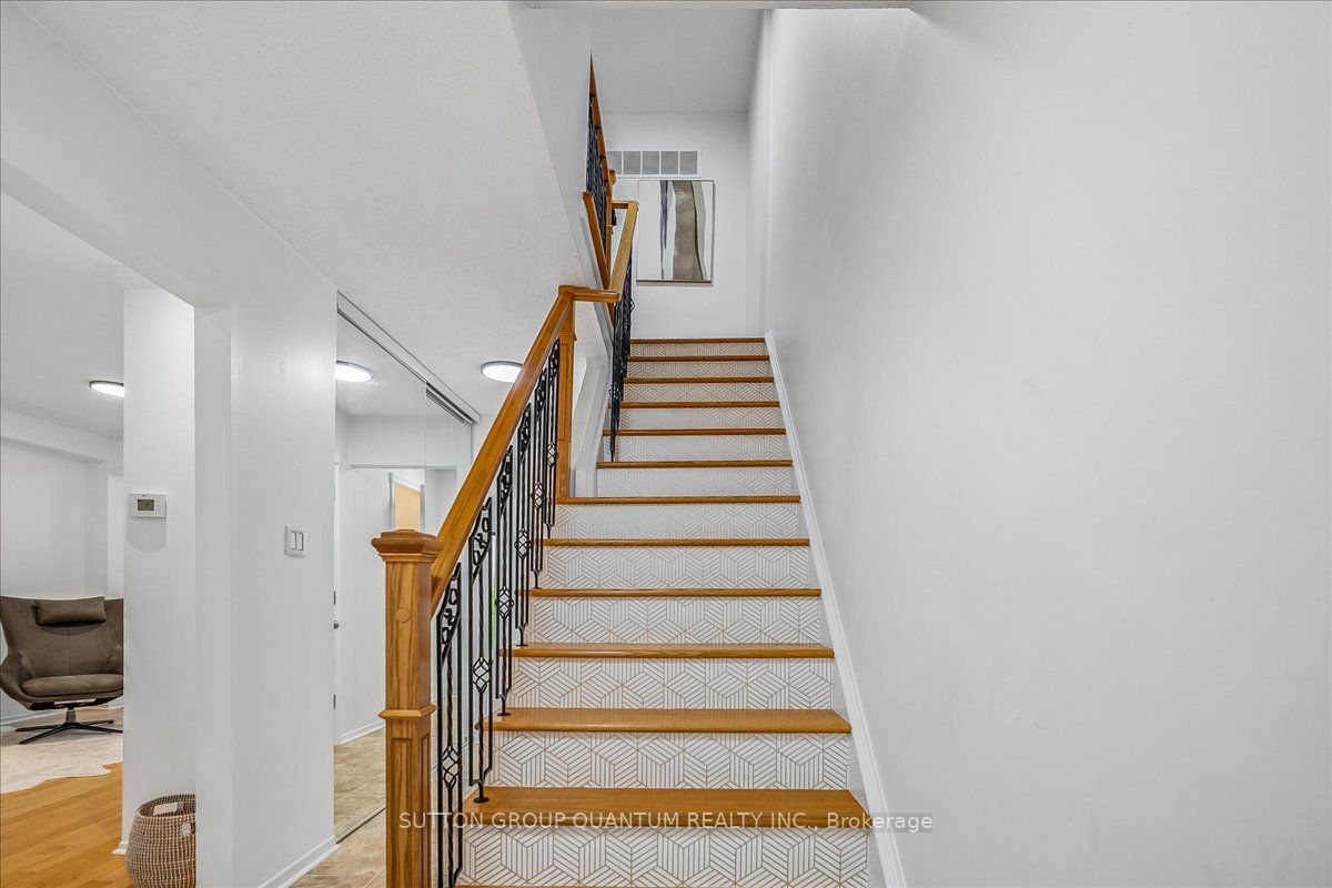 1023 Runnymead Crescent Property Photo 17