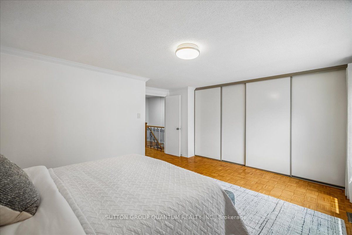 1023 Runnymead Crescent Property Photo 20