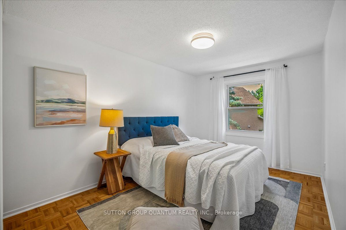 1023 Runnymead Crescent Property Photo 23