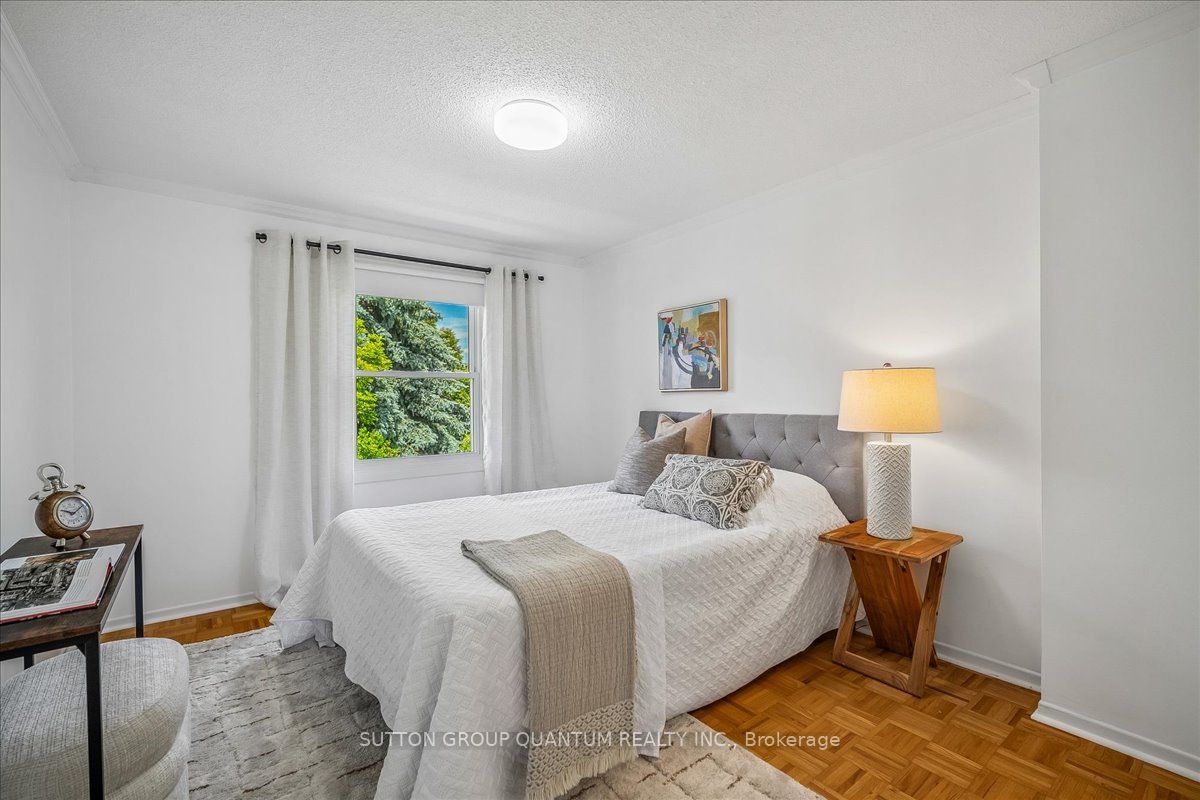 1023 Runnymead Crescent Property Photo 25
