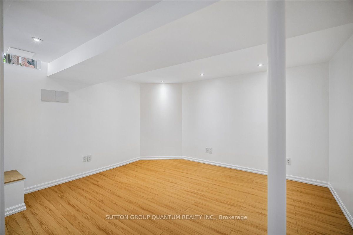 1023 Runnymead Crescent Property Photo 28