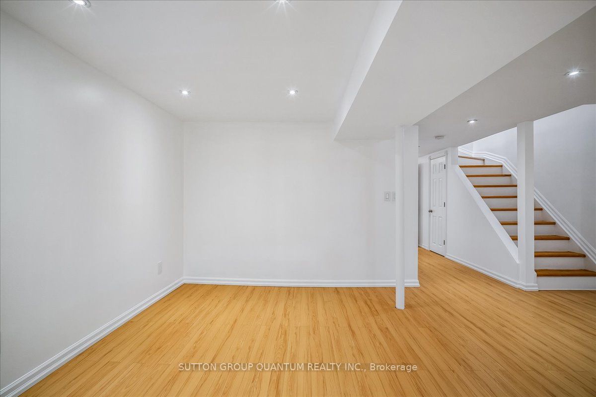 1023 Runnymead Crescent Property Photo 31