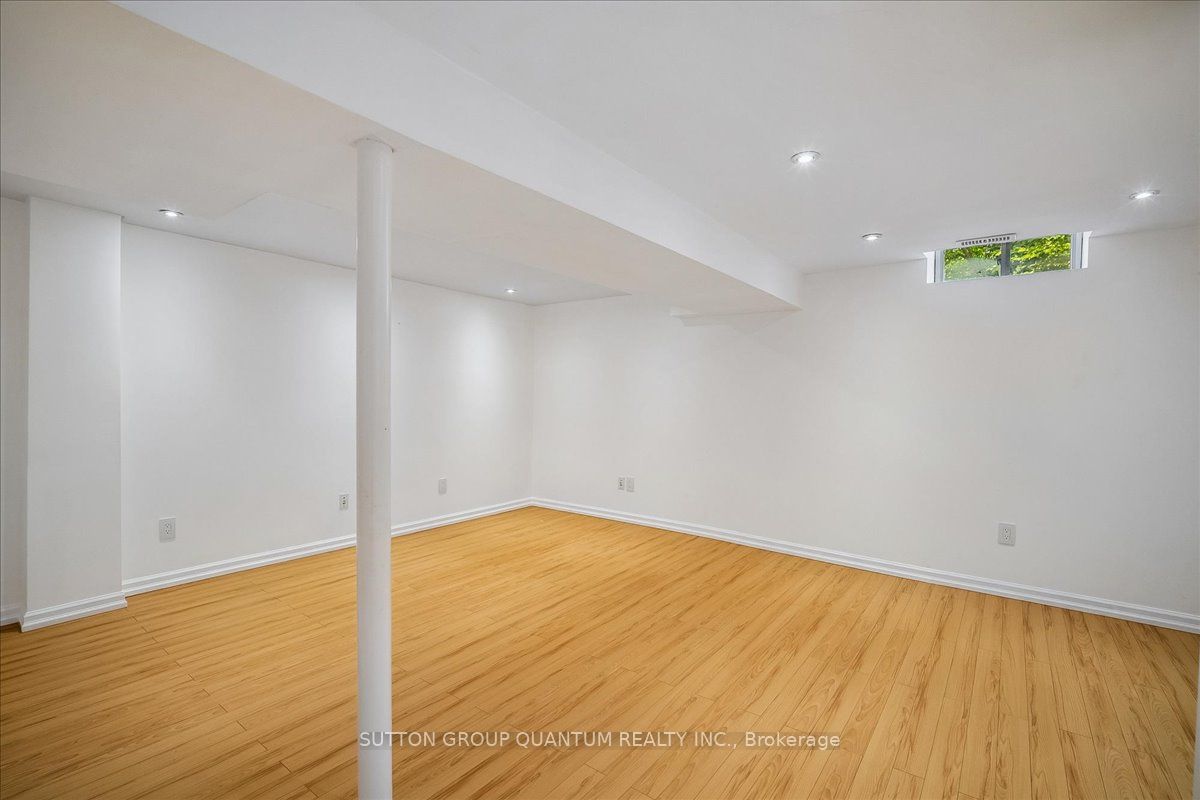 1023 Runnymead Crescent Property Photo 33