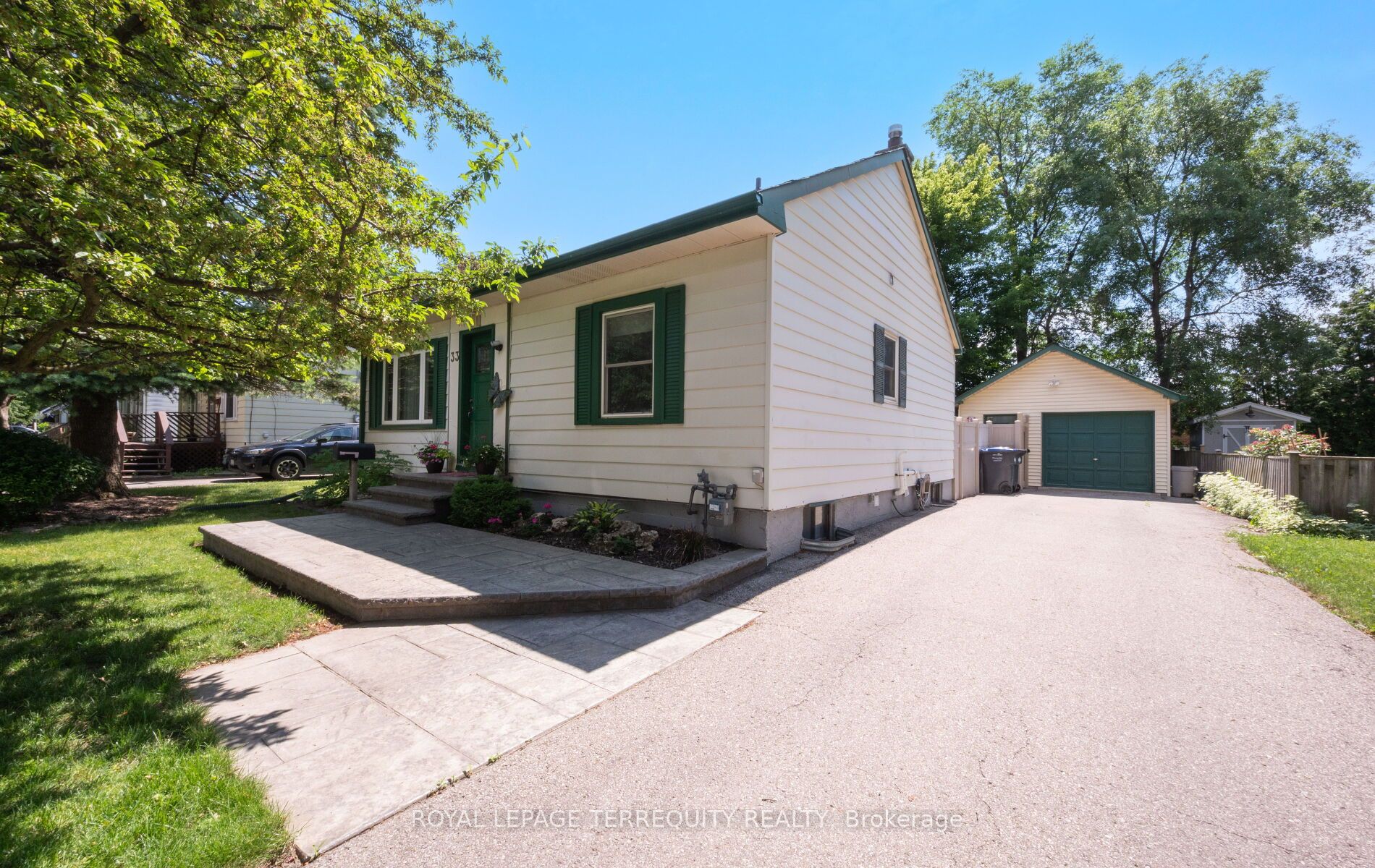 33 Rogers Road Property Photo 3