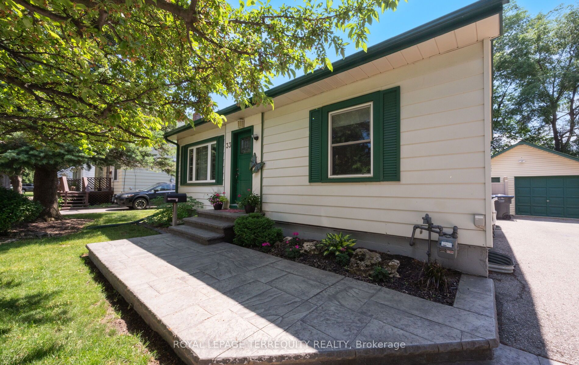 33 Rogers Road Property Photo 4
