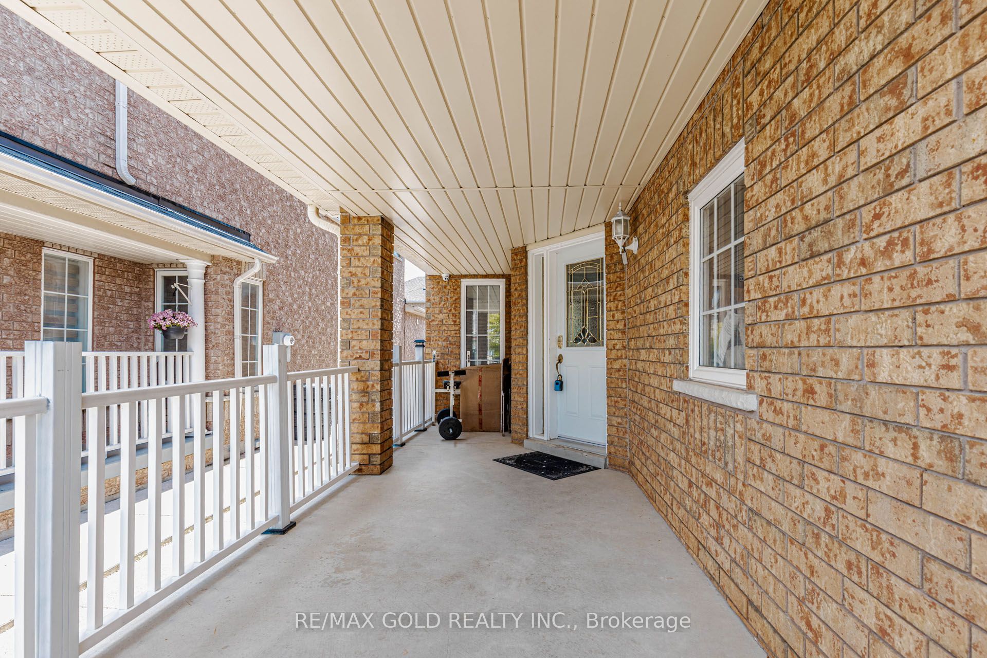 63 Vintage Gate Property Photo 3